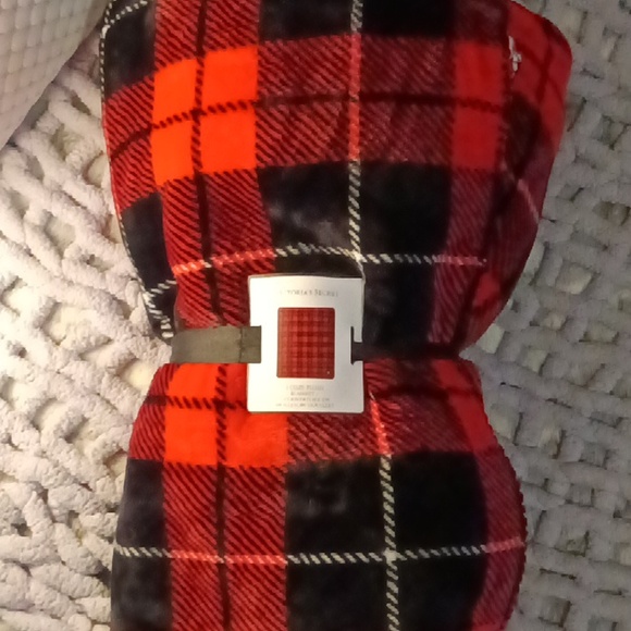 VS VELOUR/SHERPA BLANKET - Picture 2 of 5